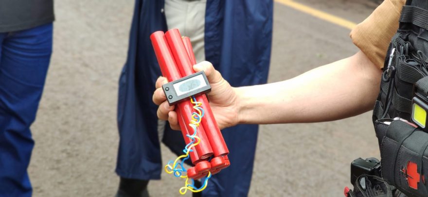 Bope Antibombas desarma “explosivo” de brinquedo