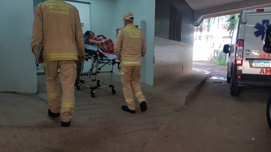 Menino sofre luxação no joelho em quadra de futebol