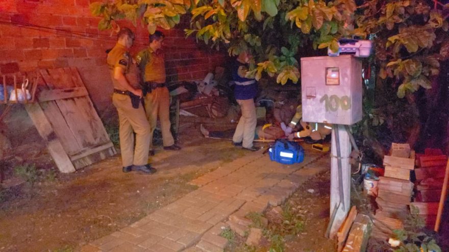 Homem agredido é socorrido pelo Siate no Cascavel Velho
