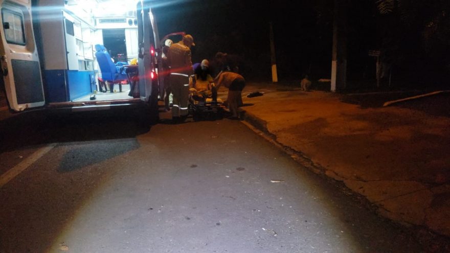 Homem fere a mão com estilhaços de espelho no bairro Santa Cruz