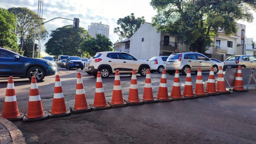 Obra deixa trânsito muito lento no Centro de Cascavel