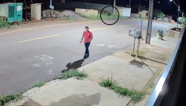 Imagem referente a Homicídio do Florais: Vídeo mostra homem saindo do mato e perseguindo vítima