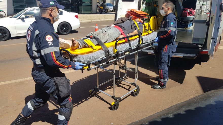 Idoso sofre mal súbito, bate a cabeça e fica inconsciente