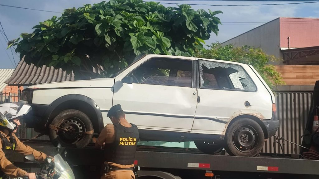 ‘Estressadinho’ quebra Fiat Uno durante abordagem da PM