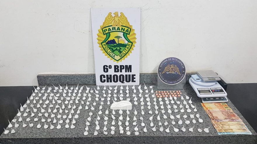 Casal é detido com 250 buchas de cocaína em Cascavel
