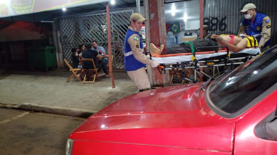 Homem agredido é socorrido pelo Siate no Santa Cruz