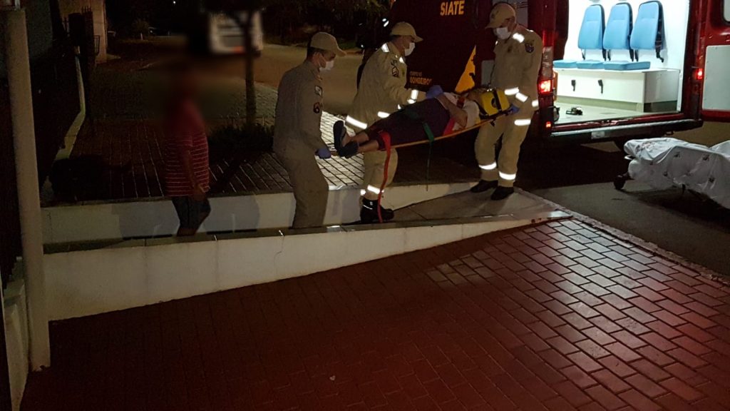 Idosa de 78 anos é socorrida pelo Siate após cair no banheiro Idosa de 78 anos é socorrida pelo Siate após cair no banheiro