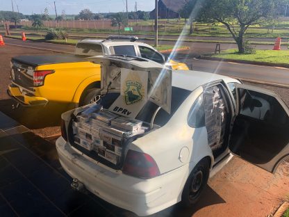 Carro carregado com contrabando de cigarros é apreendido e encaminhado à RF de Cascavel