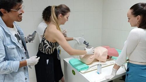 Curitiba – Novos médicos da Feas recebem treinamento para desenvolver habilidades na emergência em Curitiba Imagem referente a Curitiba – Novos médicos da Feas recebem treinamento para desenvolver habilidades na emergência em Curitiba