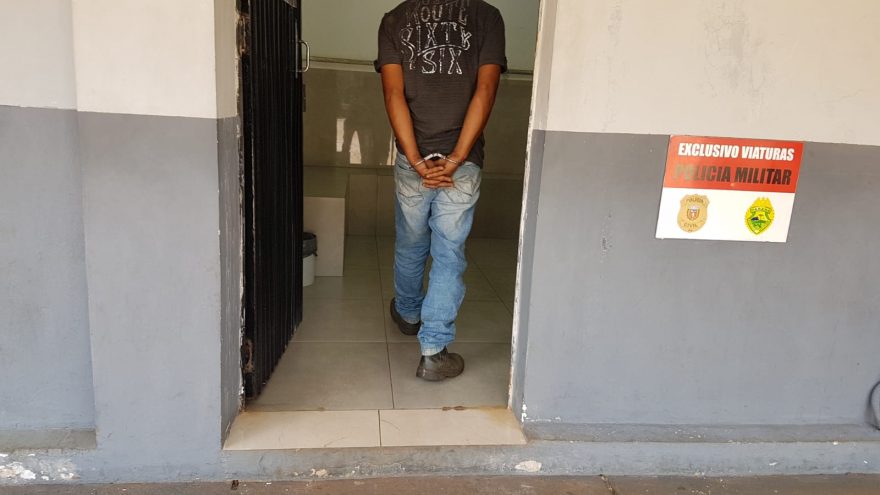 Homem é detido pela Polícia Militar pelo crime de tráfico de drogas