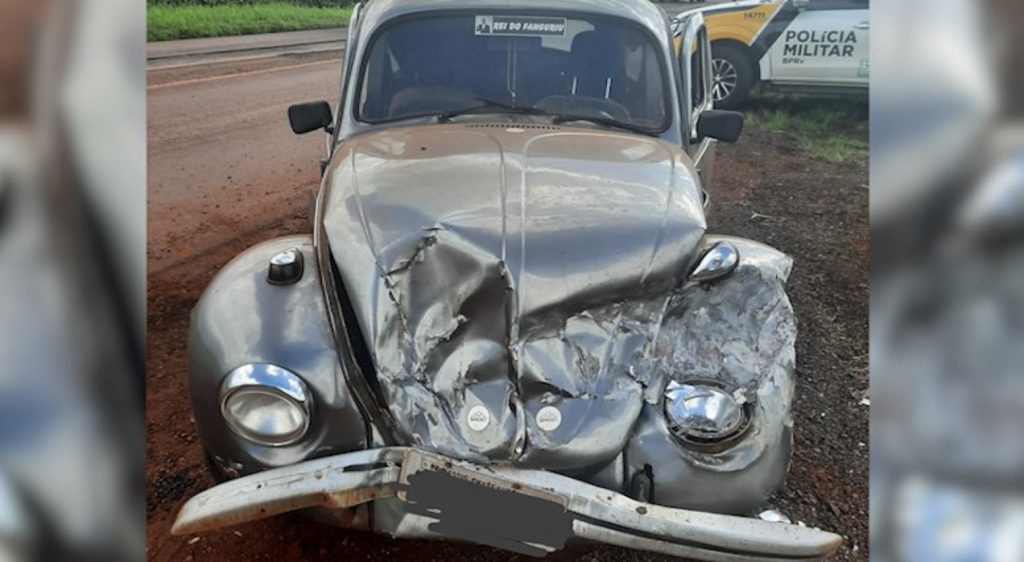 Acidente entre Fusca e caminhão é registrado entre Palotina e Assis Acidente entre Fusca e caminhão é registrado entre Palotina e Assis