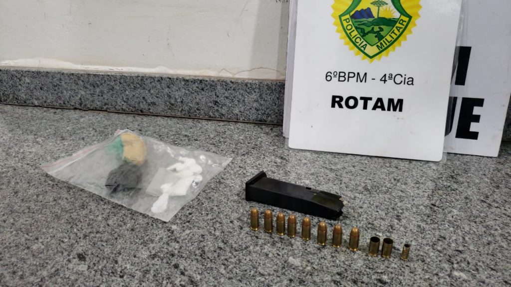 Rotam apreende drogas e munição e é recebida com tiros em abordagem Rotam apreende drogas e munição e é recebida com tiros em abordagem