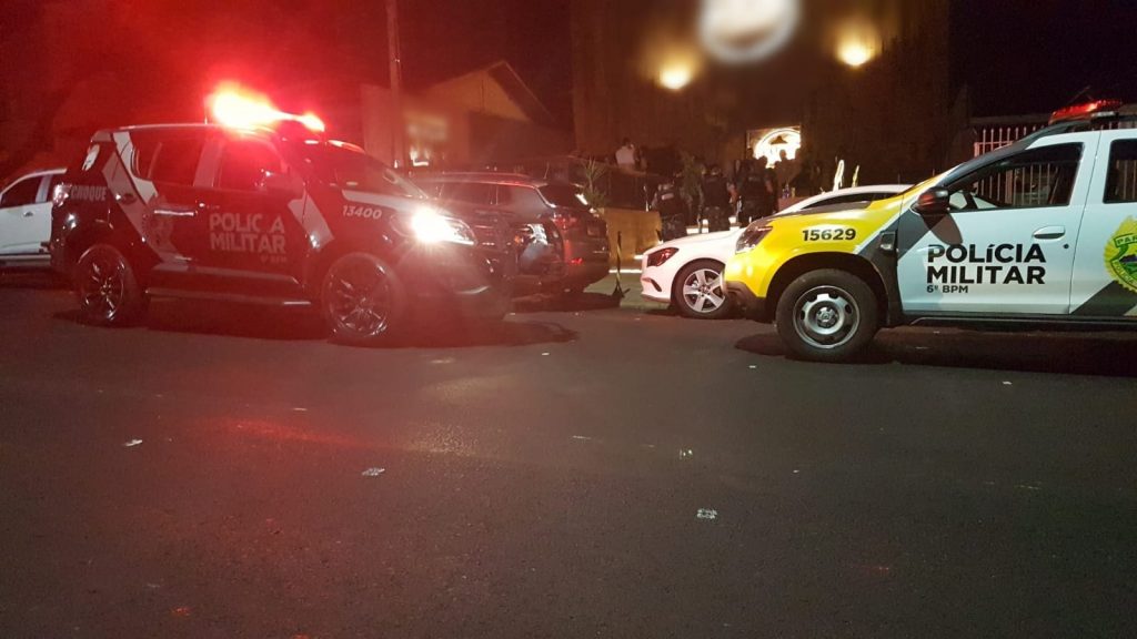 Agente da PRF é conduzido à delegacia após confusão em casa noturna no centro Agente da PRF é conduzido à delegacia após confusão em casa noturna no centro