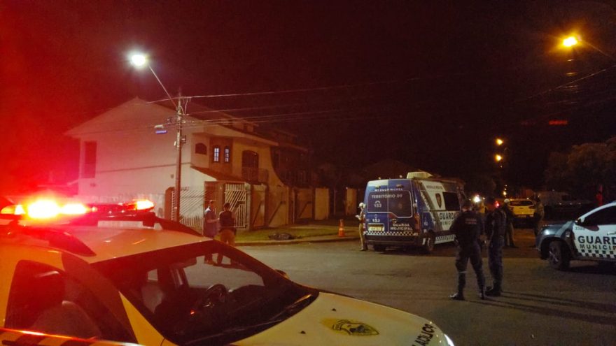 Para se defender, policial que intervia em briga de casal, atira em homem no Bairro Neva