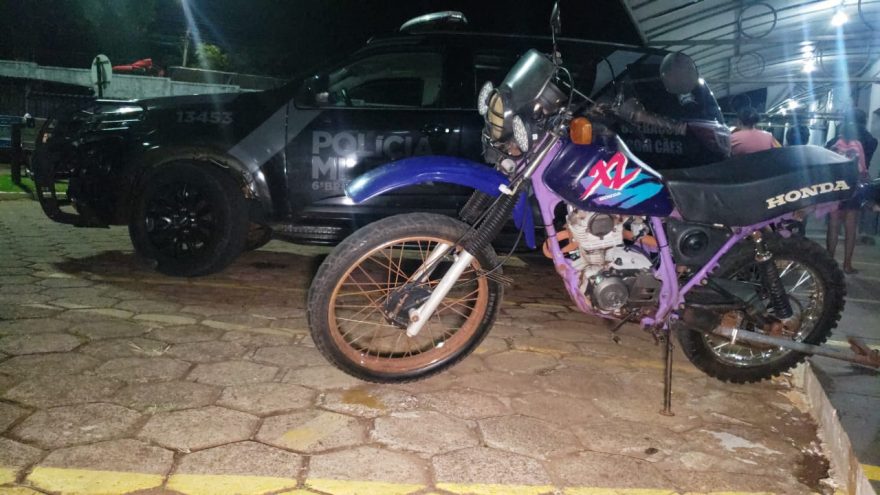 Dupla é detida com motocicleta furtada em Toledo