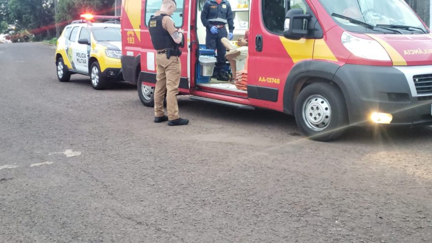 Durante briga, padrasto desfere golpes de faca em enteado