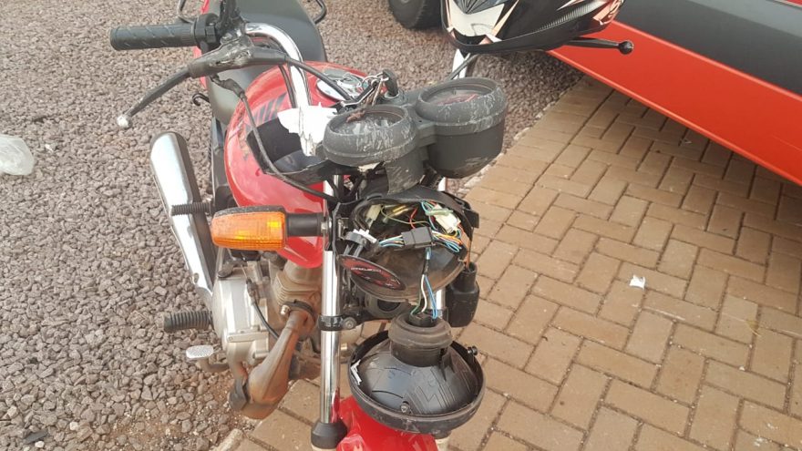 Jovem sofre fraturas na perna em colisão na marginal da BR-277