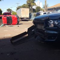 Imagem referente a Saveiro capota após acidente de trânsito na rua Vicente Machado