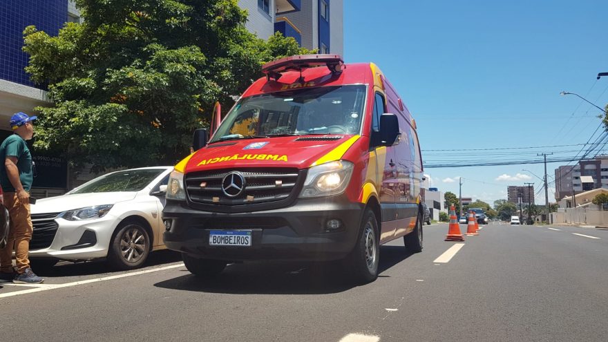 Jovem de 18 anos fratura o ombro após sofrer queda de patinete