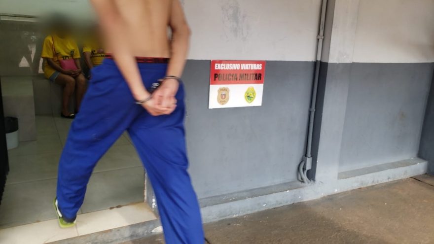 Rapaz é detido após ameaçar pai e madrasta no Santa Felicidade