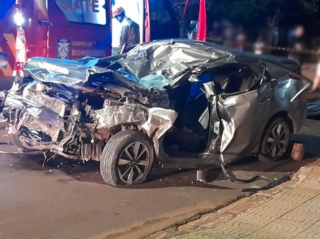 Mulher morre e três ficam gravemente feridas após acidente entre carro e moto em Toledo Mulher morre e três ficam gravemente feridas após acidente entre carro e moto em Toledo