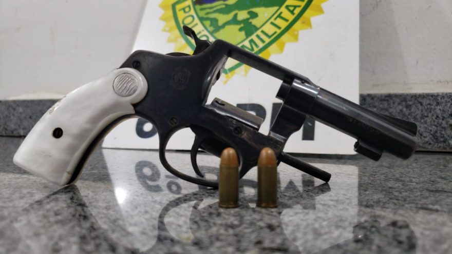 Populares encontram revólver no Viaduto da Rua Olindo Periolo