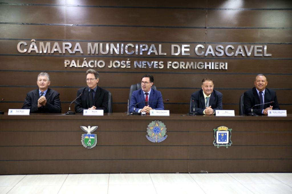Mesa Diretora da Câmara de Cascavel toma posse com Alécio Espínola presidente