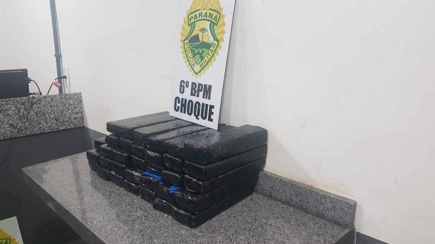 Adolescente em posse de 33 tabletes de maconha é apreendido em ônibus de linha