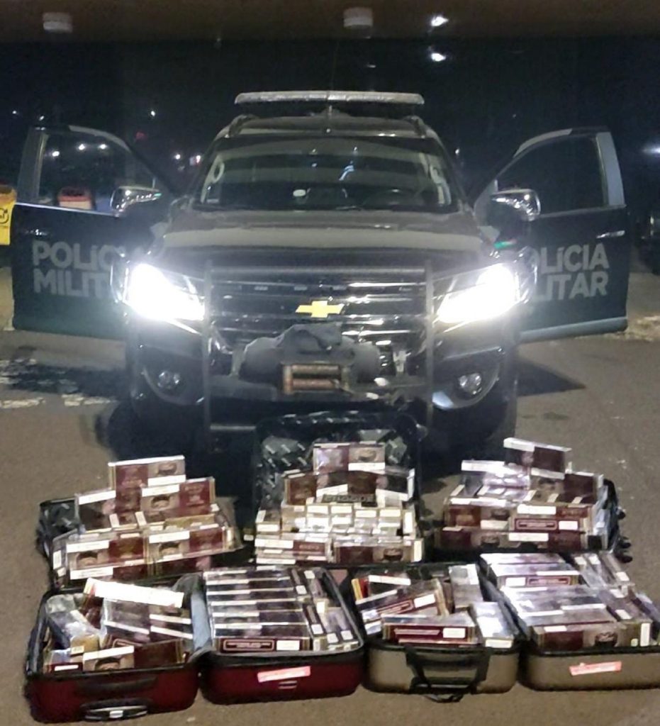 Choque faz grande apreensão de cigarros contrabandeados em ônibus de linha Choque faz grande apreensão de cigarros contrabandeados em ônibus de linha