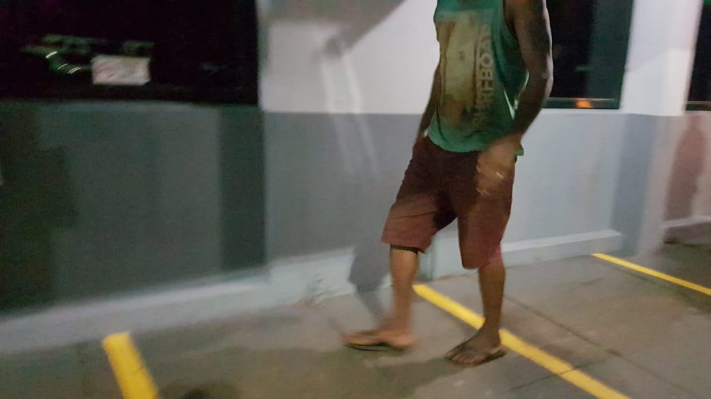 Polícia Militar prende homem procurado pela justiça no bairro Cascavel Velho Polícia Militar prende homem procurado pela justiça no bairro Cascavel Velho
