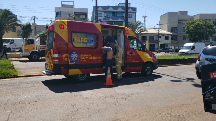 Motos se envolvem em colisão na Avenida Carlos Gomes
