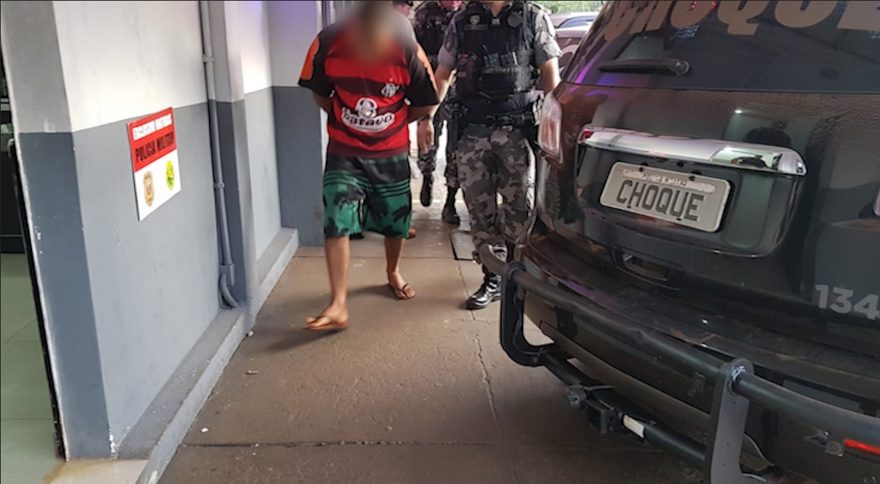 Dupla é detida pelo Pelotão de Choque com cerca de meio-quilo de cocaína