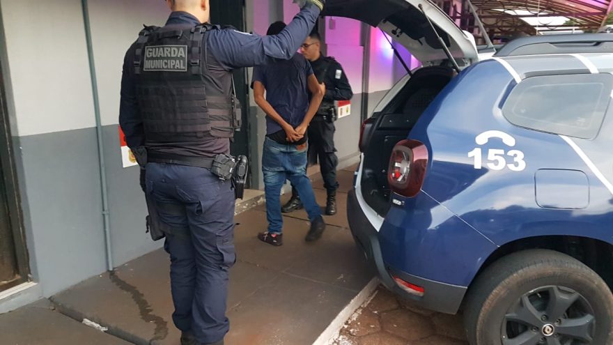 Homem é detido após mostrar o pênis no bairro Santa Felicidade