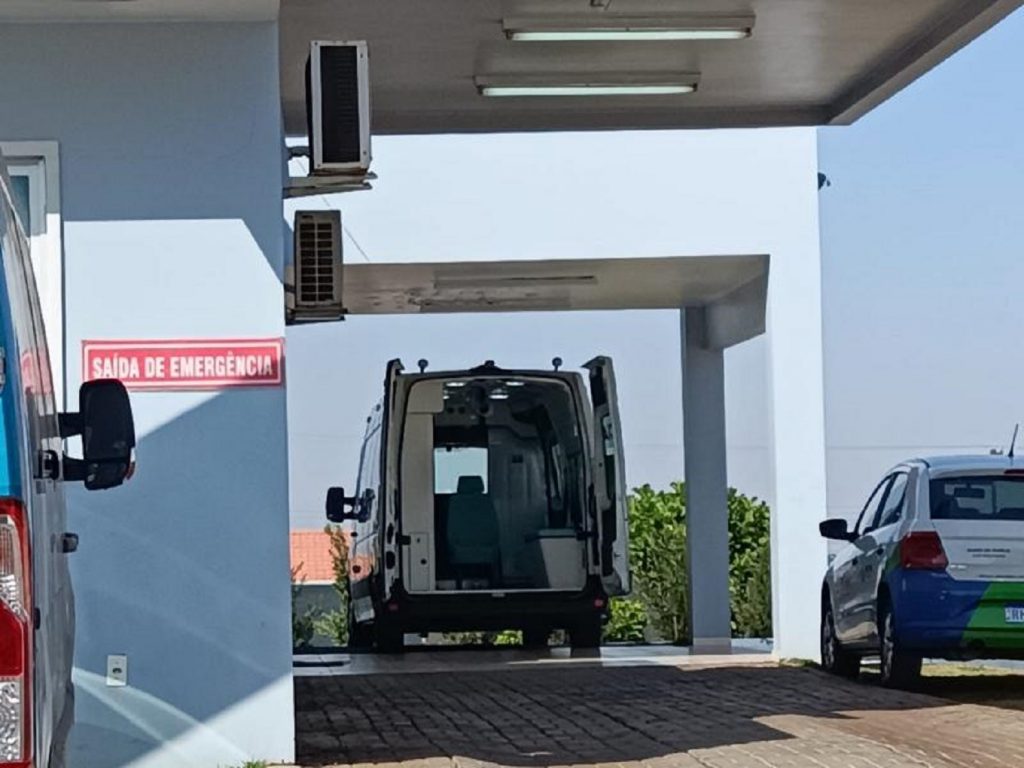 Homem cai do trator e é atropelado pelo maquinário agrícola no interior de Mercedes