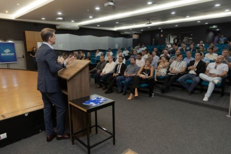 Sanepar apresenta projeto Parceria Público-Privada do esgotamento sanitário a prefeitos Imagem referente a Sanepar apresenta projeto Parceria Público-Privada do esgotamento sanitário a prefeitos