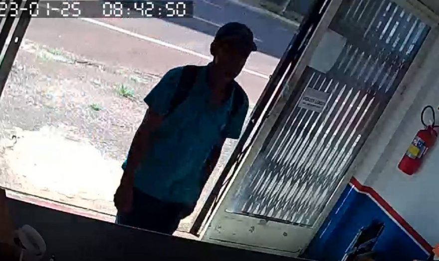 Ladrão aproveita descuido de funcionários e furta celular no Centro