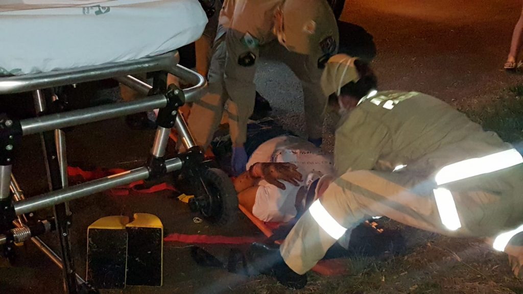 Populares encontram idosa caída e ferida em via pública e acionam Siate ao bairro Santa Cruz