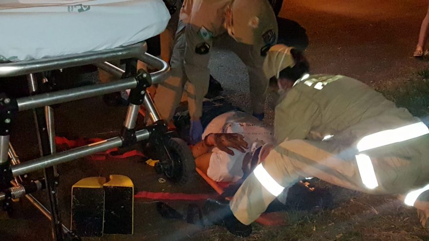 Populares encontram idosa caída e ferida em via pública e acionam Siate ao bairro Santa Cruz