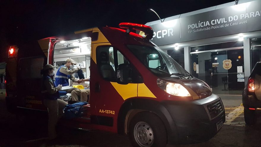Motociclista detido após furar bloqueio de trânsito e sofrer queda é atendido novamente pelo Siate