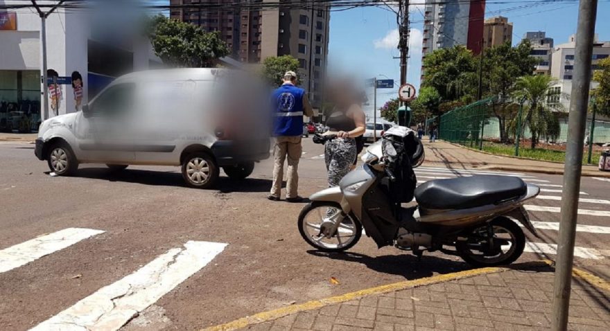 Homem fica levemente ferido em acidente de trânsito no Centro