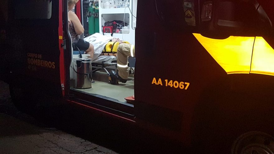 Mulher de 40 anos fica ferida ao sofrer queda de moto no Jardim Consolata