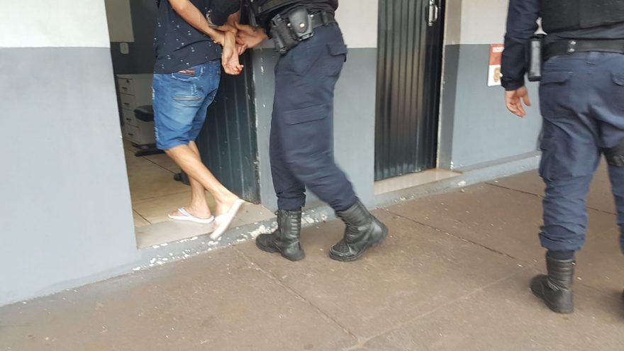 Indivíduo é detido após agredir a companheira no bairro Santa Cruz