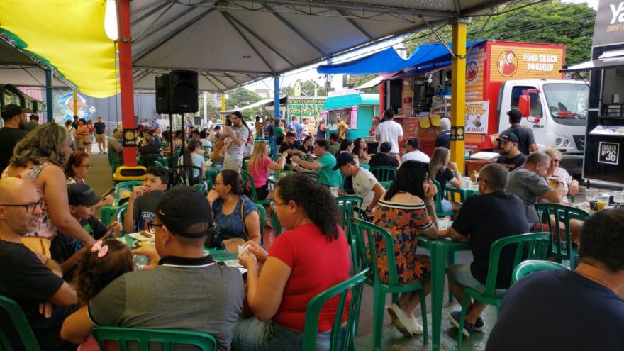 Feira do Teatro é opção de lazer e entretenimento na manhã deste domingo