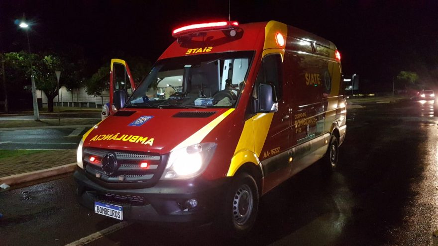 Mulher de 41 anos se fere em colisão com carro na Praça da Bíblia