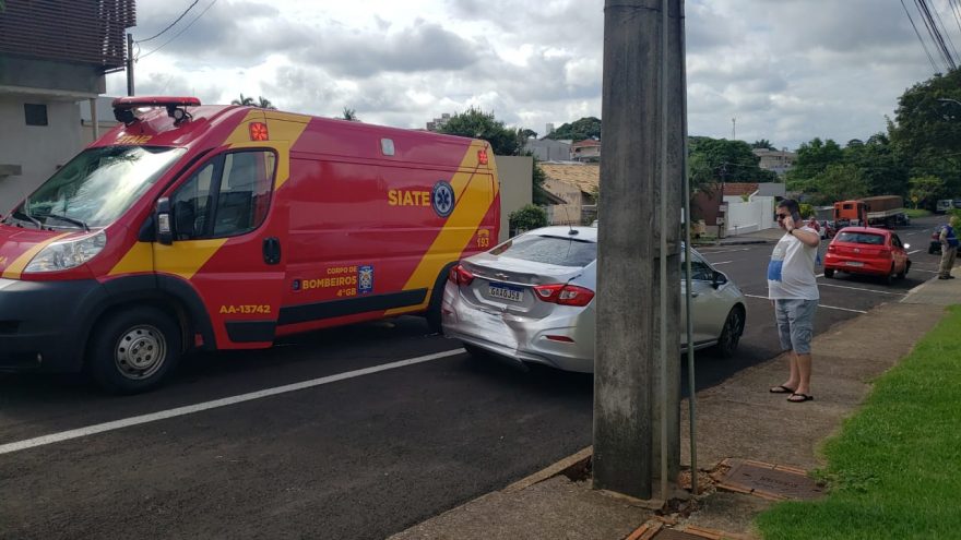 Cruze e Gol se envolvem em colisão traseira na Rua Sete de Setembro e gestante fica ferida