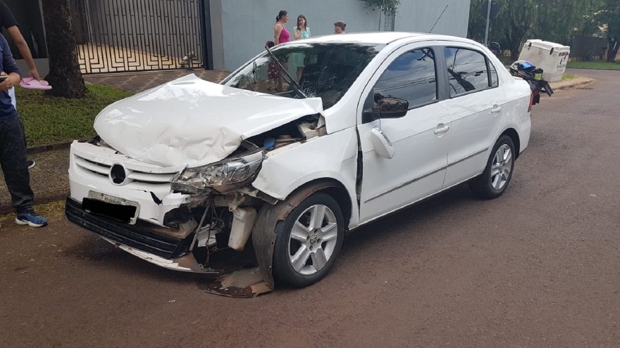 Mulher fica ferida após se envolver em acidente de trânsito no Universitário