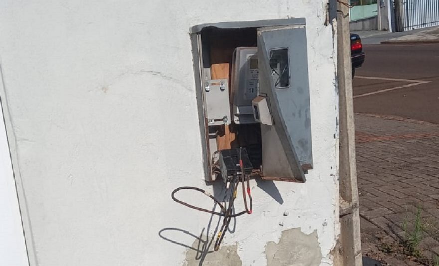 Imagens mostram ação de ladrões de fios na Região do Lago