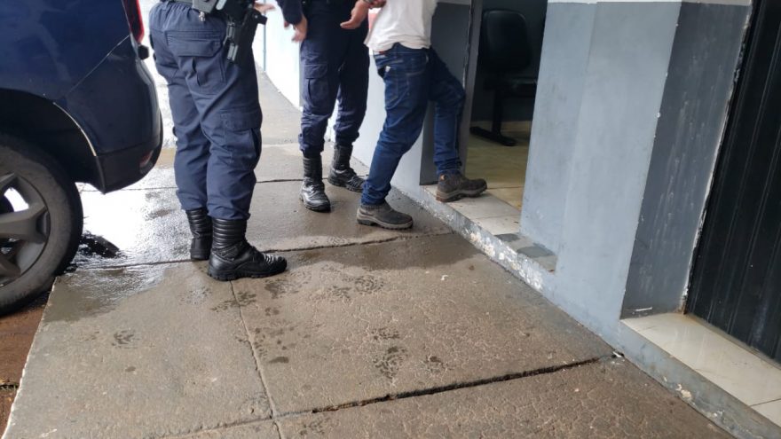 Após furtar veículo, homem é detido