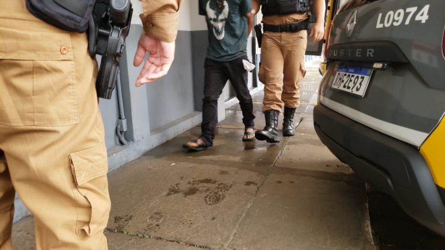 Homem com mandado de prisão por homicídio é preso
