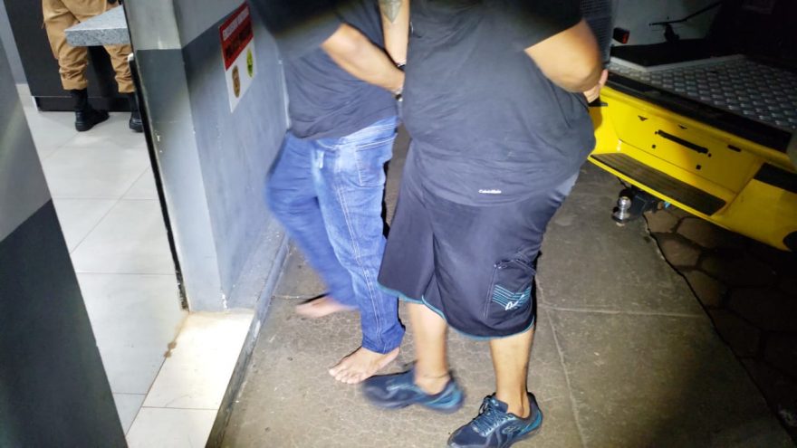 Indivíduos em posse de pedras de crack são detidos no Centro